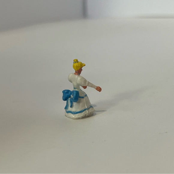 1996 Trendmasters Cinderella Star Castle Mini Figure Doll Polly Pocket Style 90s - Picture 3 of 9